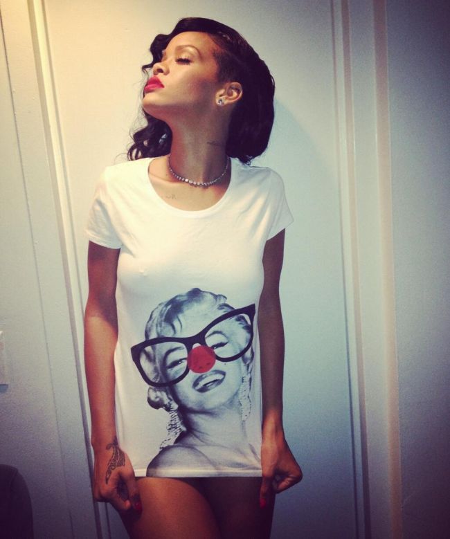 Rihanna, fara sutien si pantaloni, in scopuri caritabile. Cum a pozat superstarul pop