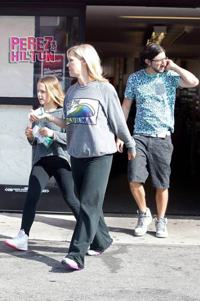 Jennie Garth, starul din Beverly Hills 90210 , a iesit la pranz cu copiii si noul iubit. Cum arata barbatul care a cucerit-o dupa divort