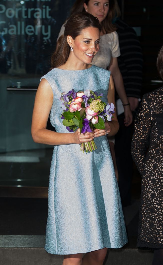 Kate Middleton poarta in sfarsit rochii pentru gravide! Uite cum arata ducesa de Cambridge in luna a 6-a de sarcina