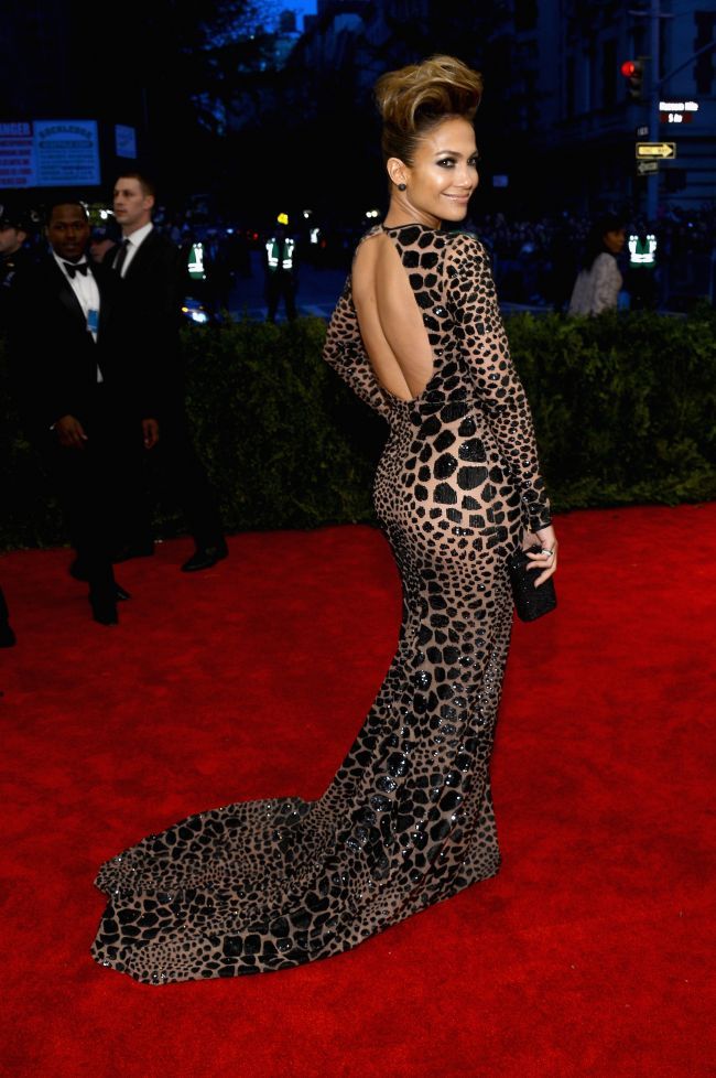 Jennifer Lopez, o felina sexy la MET Gala. Cum arata vedeta intr-o rochie mulata cu imprimeu de leopard