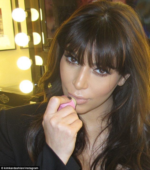 Kim Kardashian, asa cum n-ai vazut-o niciodata la o cina: nemachiata, in geaca de blugi si cu slapi. Cum a reactionat cand a vazut paparazzi