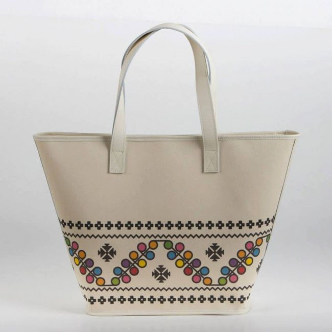Iutta lanseaza colectia "Dor de romanesc" alaturi de La Blouse Roumaine. Cum arata noile creatii