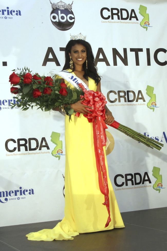 Ea este cea mai frumoasa femeie din SUA. Cum arata prima Miss America de origine indiana