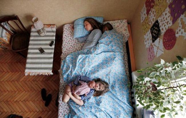 Proiectul foto care a emotionat femeile din lumea intreaga: o fotografa a surprins viitori parinti in ipostaze tandre, in timpul somnului