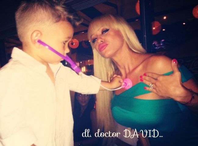 Baietelul Andrei, doctor in devenire. In ce ipostaza adorabila a fost surprins David si ce pacienta celebra s-a lasat pe mana lui: FOTO