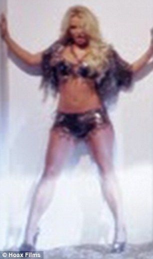 Oops, a facut-o din nou! Cum arata, de fapt, silueta reala a lui Britney Spears si cat de mult a fost photoshopata in ultimul videoclip