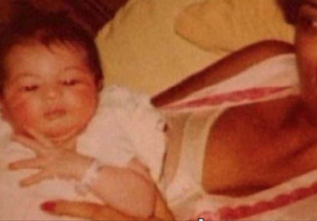 Beyonce si-a emotionat fanii postand o imagine cu ea bebelus si una cu micuta Blue Ivy