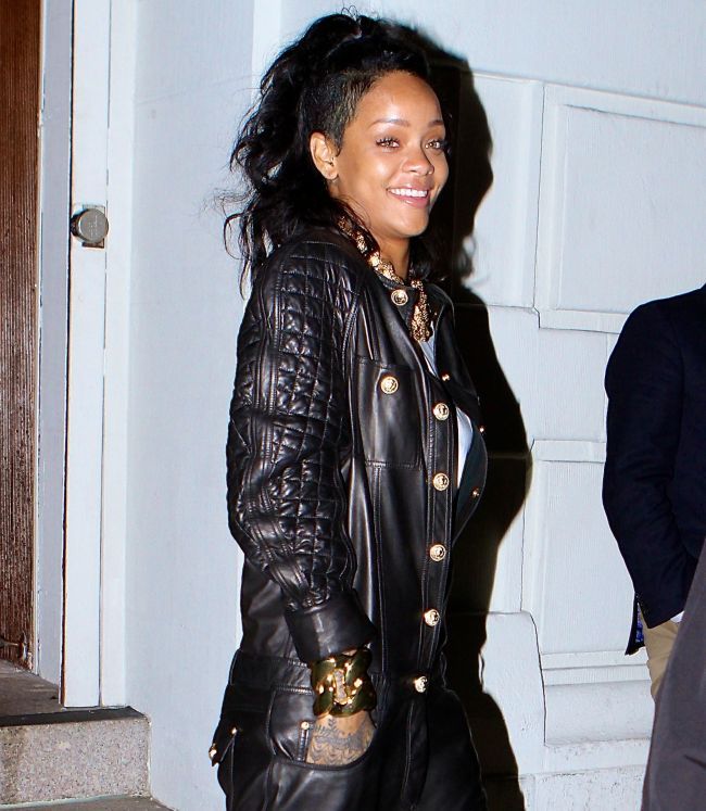 Rihanna, schimbare de look. Ce coafura surprinzator de cuminte a adoptat mai nou superstarul pop