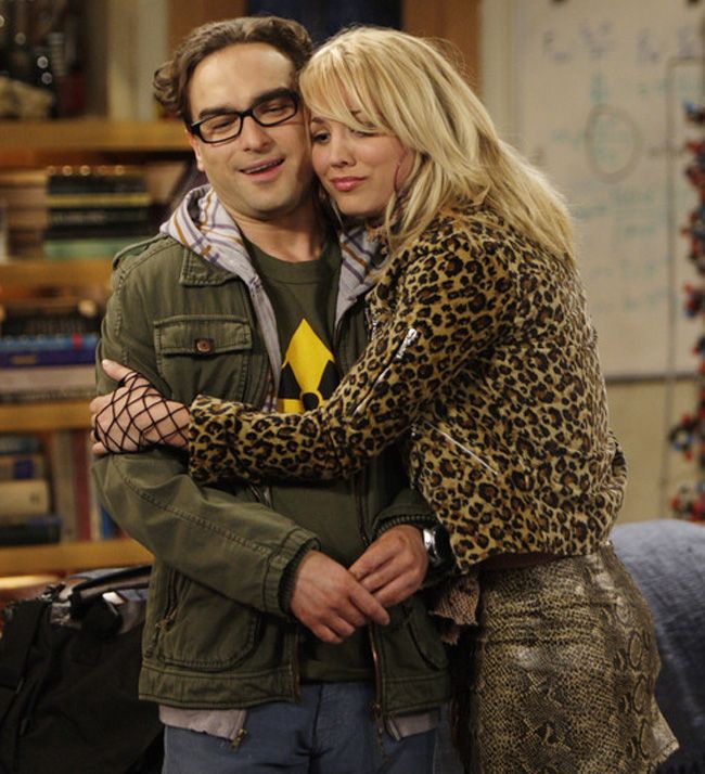 Johnny Galecki, starul din The Big Bang Theory , surpins la plaja cu iubita lui. Cum arata tanara care i-a cucerit inima, imbracata in lenjerie intima, nu in costum de baie