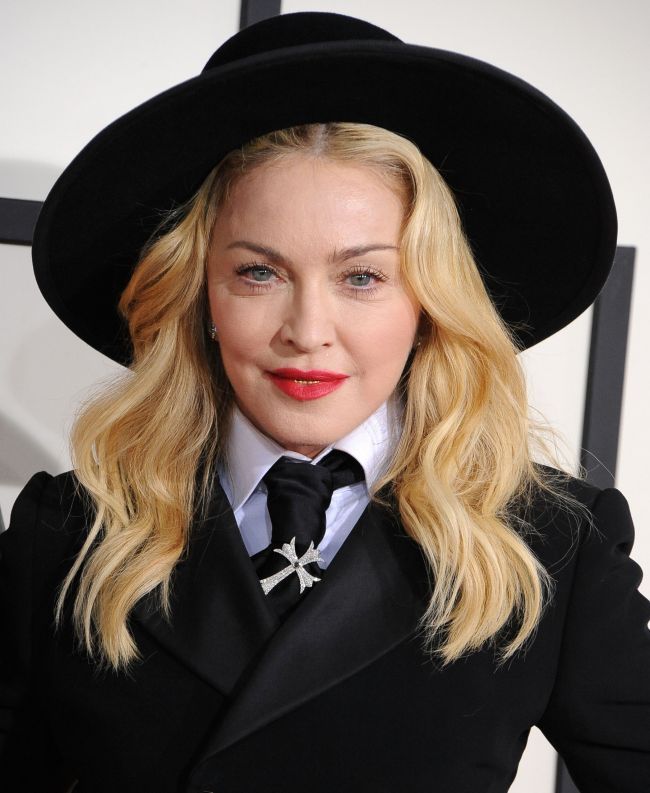 Madonna refuza faptul ca imbatraneste. In ce ipostaza sezy s-a pozat superstarul pop la baie