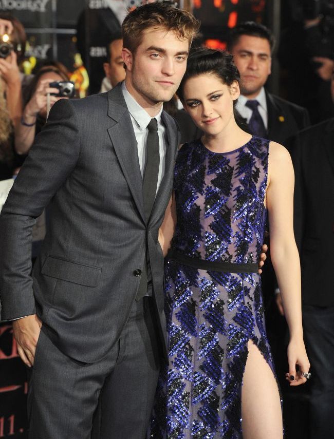 Si-a lasat balta actuala iubita pentru fosta? Iubita lui Robert Pattinson vazuta singura in vacanta planificata in Madrid