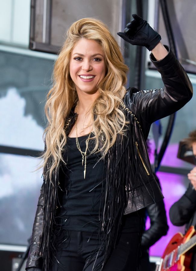 VIDEO: A renuntat la scaunul de antrenor si a urcat pe scena. Shakira a incins atmosfera la The Voice
