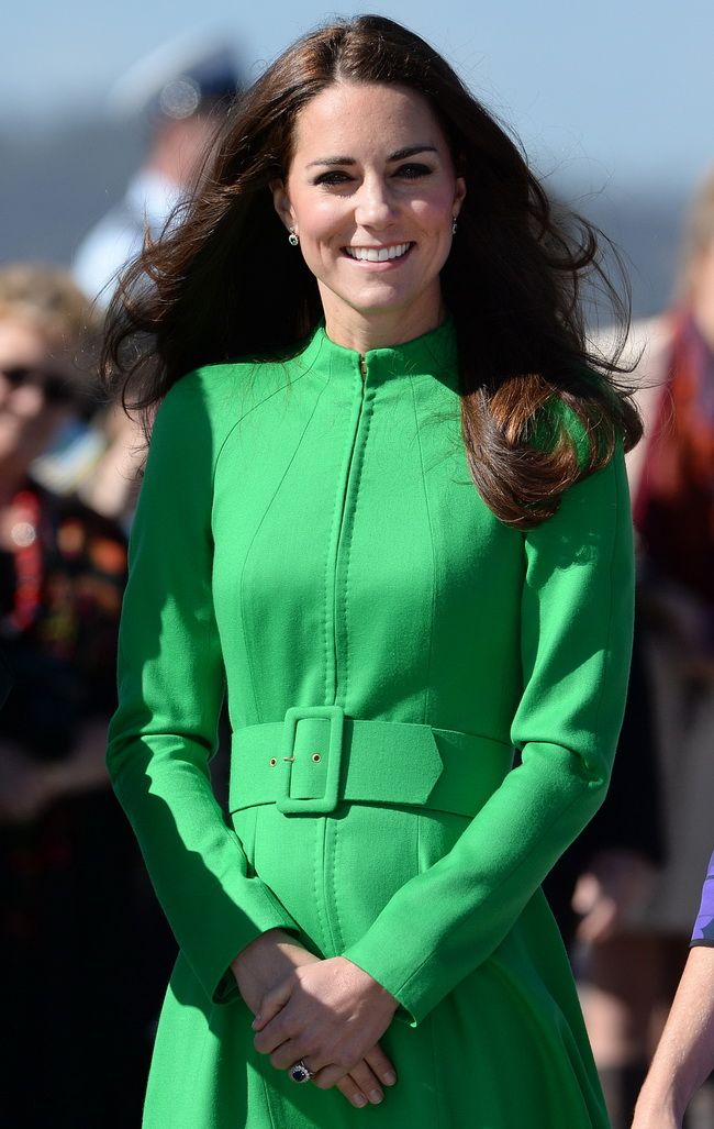 Ducesa de Cambridge nu a tinut doliu dupa unchiul sotului ei. Kate Middleton, impecabila intr-o tinuta de un alb imaculat la doar cateva ore dupa ce a aflat de decesul acestuia