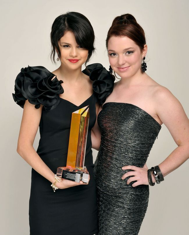 A devenit cunoscuta datorita prietenei cu Selena Gomez. Cum arata acum si ce face actrita care a interpretat-o pe Harper in Wizards of Waverly Place