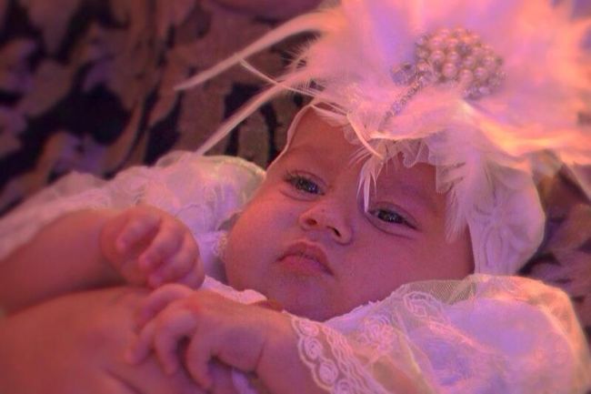 Imaginea de peste 95.000 de like-uri cu fetita lui Connect-R. Cat de simpatica a fost pitica la botez
