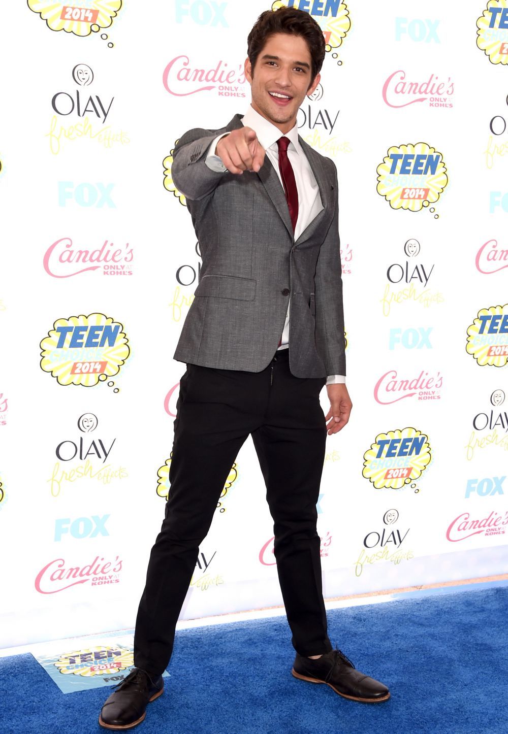 Cum s-au imbracat vedetele pe covorul rosu de la Teen Choice Awards 2014