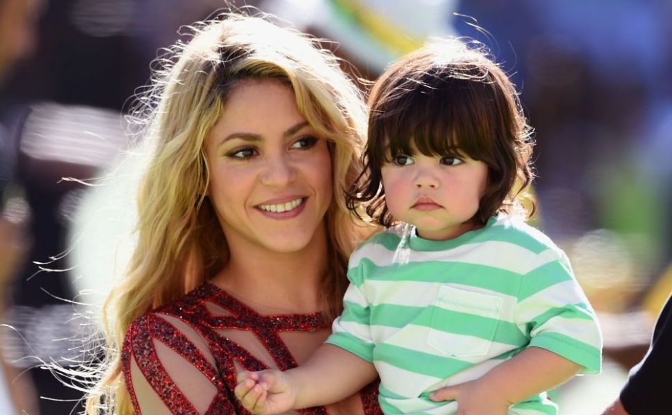 Adorabil. Shakira isi invata baietelul sa citeasca la un an si jumatate. Imaginile care au facut inconjurul internetului