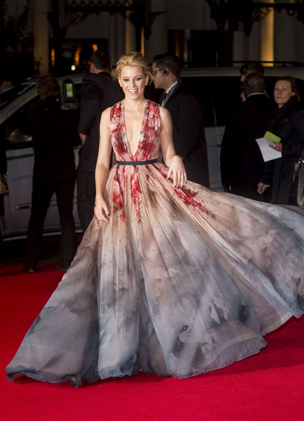 Elizabeth Banks, aparitie memorabila la premiera The Hunger Games: Mockingjay Part 1. Iata rochia superba despre care a vorbit toata lumea&nbsp;