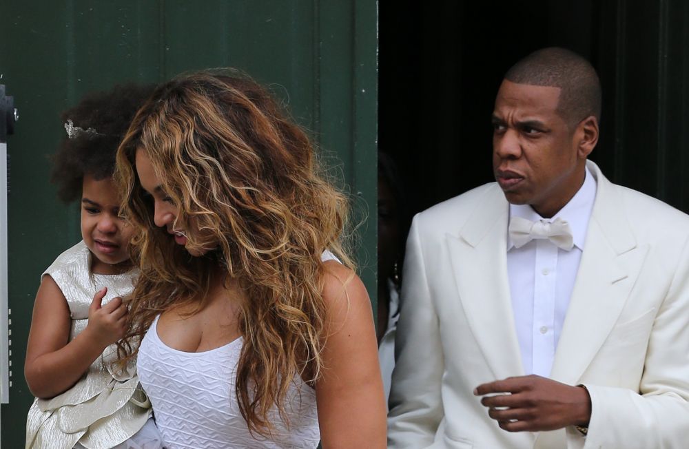 Sora lui Beyonce a renuntat la rochia de mireasa in ziua nuntii. Cu ce s-au imbracat Solange si Beyonce la petrecere