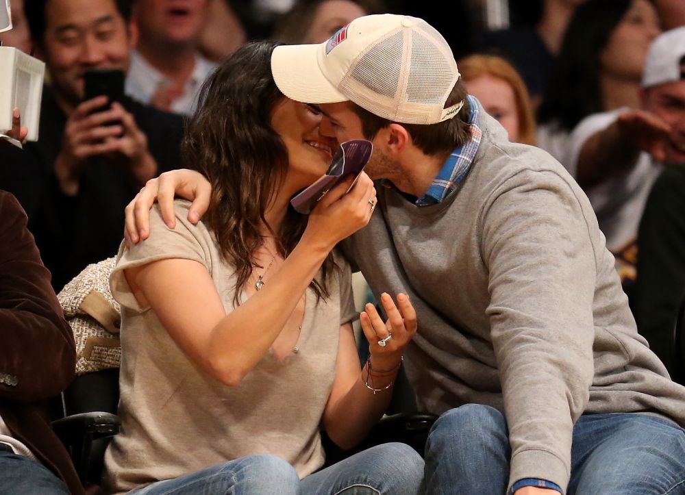 S-au casatorit? Imaginea cu care Mila Kunis si Ashton Kutcher si-au pus fanii pe ganduri despre o posibila nunta