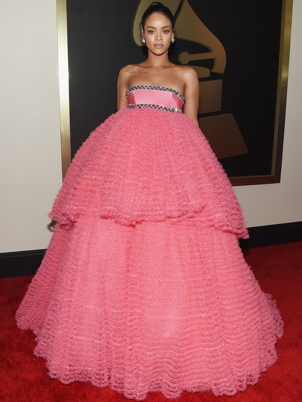 Rihanna, aparitie incantatoare dupa dezastrul de la premiile Grammy. Cat de bine a aratat intr-o salopeta decoltata