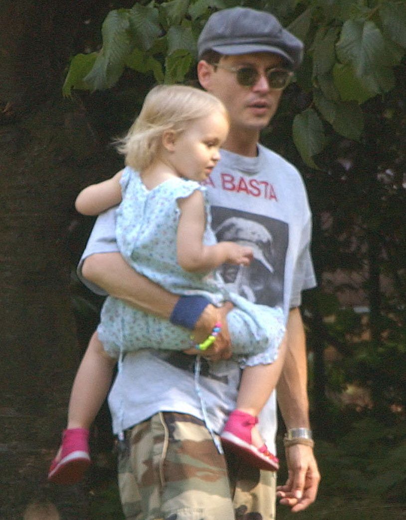 Fetita adorabila din bratele lui Johnny Depp e domnisoara in toata regula. Cum arata Lily-Rose la 15 ani
