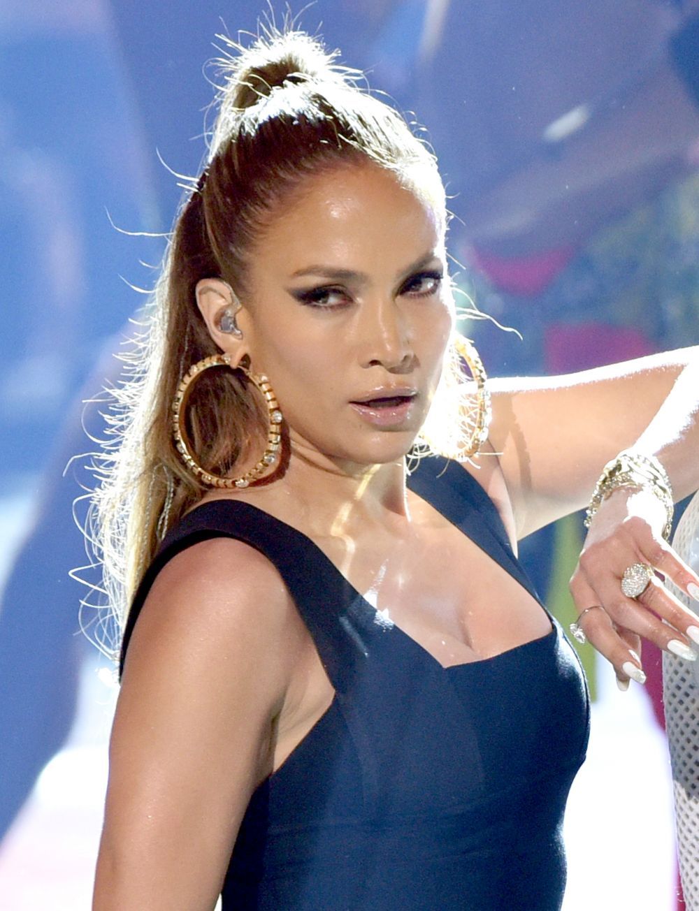 Zoom pe chipul lui Jennifer Lopez. Cum arata de aproape tenul uneia dintre cele mai sexy vedete