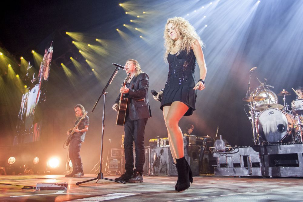 Shakira, incredibil de sexy intr-o rochie neagra ultra scurta. Cum a aratat la una dintre rarele aparitii publice