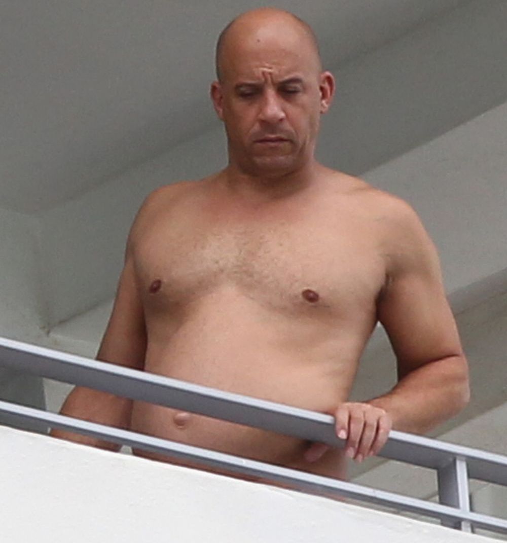 La o zi de la aparitia acestor poze, Vin Diesel si-a dat jos tricoul si si-a aratat patratelele. Cum arata acum