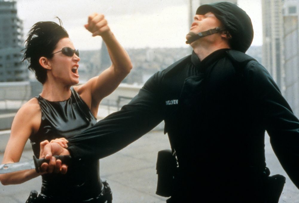 Au trecut 16 ani de cand a interpretat pentru prima data rolul lui Trinity din Matrix. Cum arata acum Carrie-Anne Moss