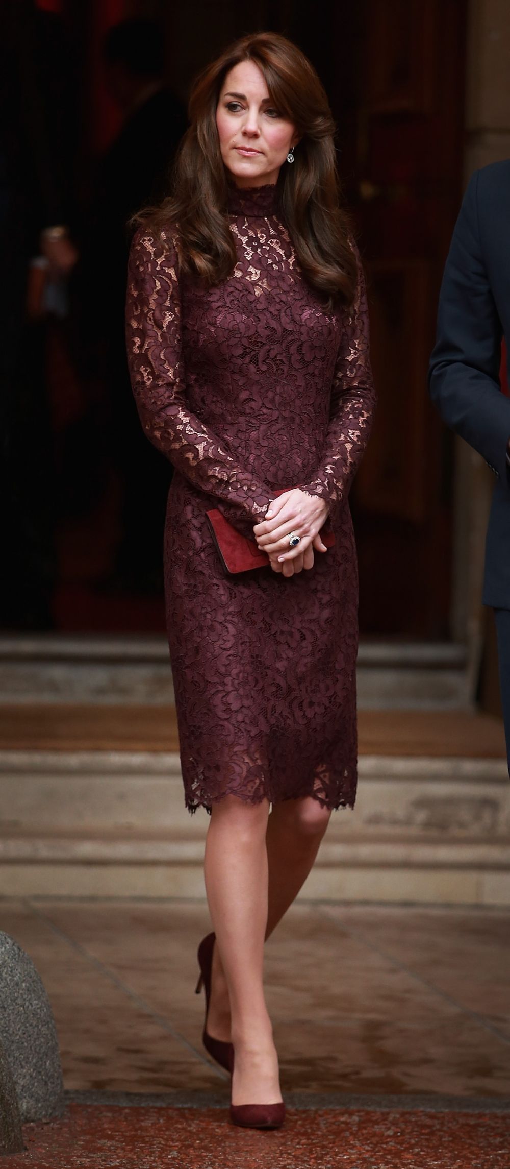 Din ce in ce mai curajoasa! Kate Middleton, aparitie indrazneata intr-o rochie din dantela marsala. Cum a impresionat
