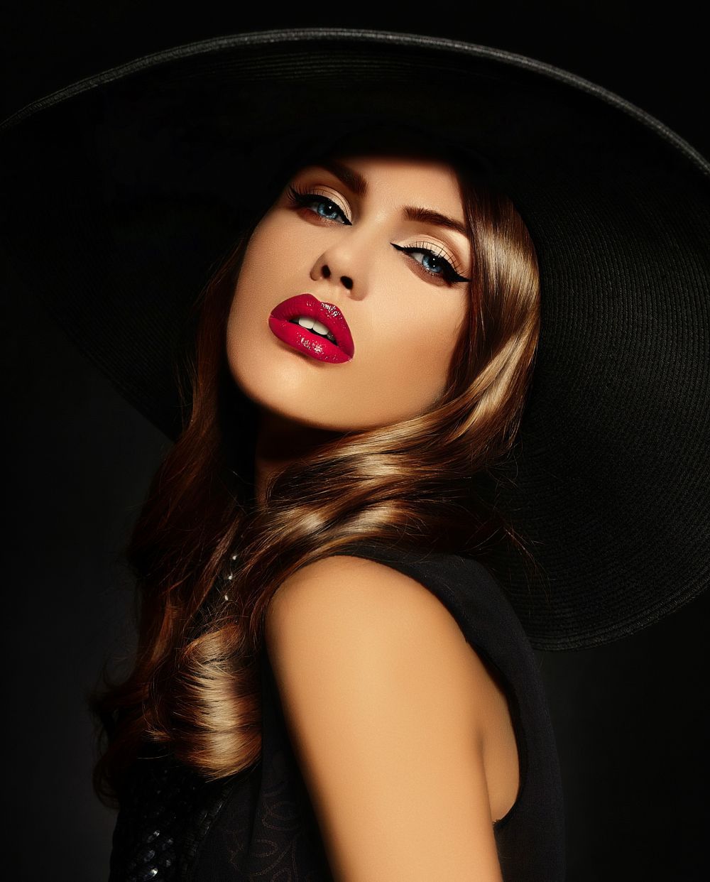 16 trucuri de make-up care te ajuta sa ai buze la fel de mari ca ale lui Kylie Jenner :)