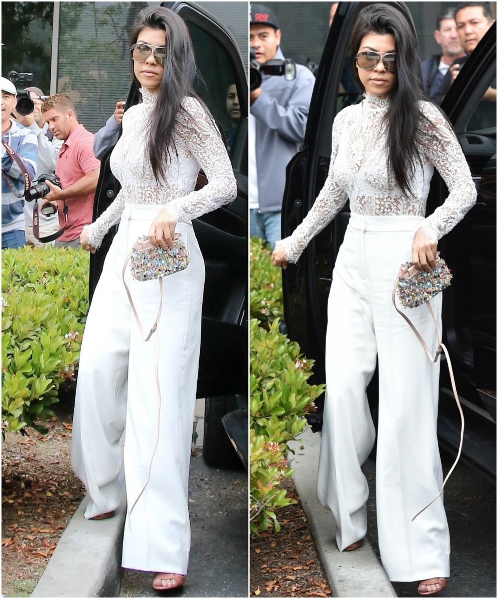 Nu s-au dezis nici anul acesta. Familia Kardashian, parada modei la slujba de Paste. Cum s-au imbracat la biserica