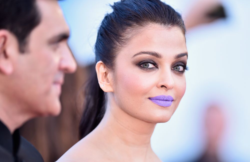 Aparitie ravasitoare la Cannes. Aishwarya Rai, femeia cu cei mai frumosi ochi, i-a hipnotizat pe toti cu privirea sa