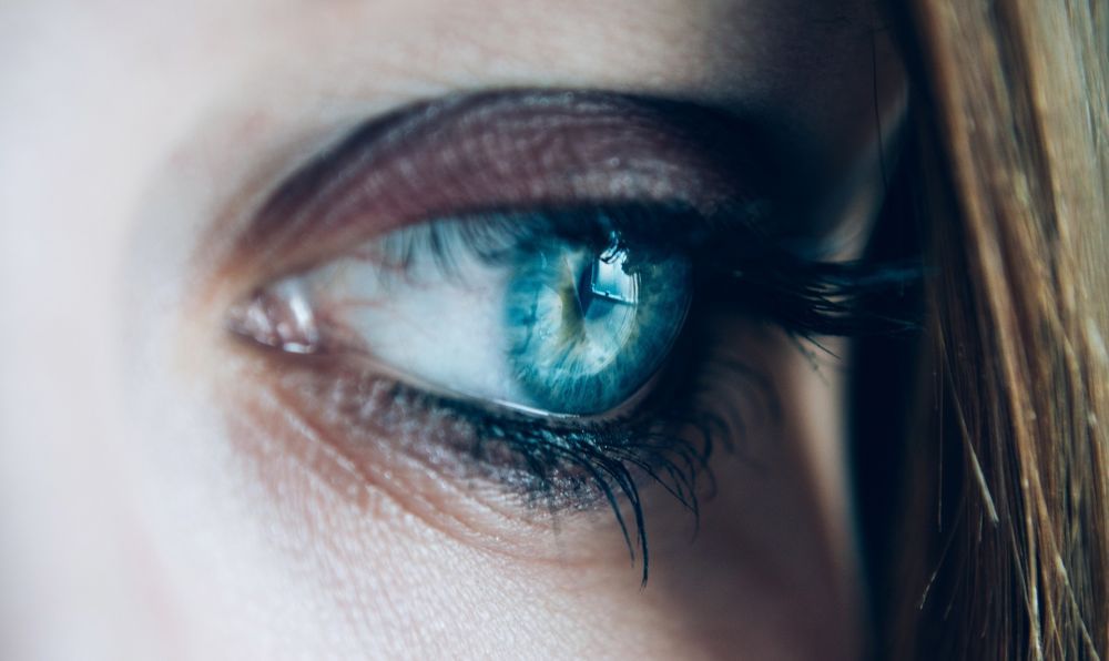 Care sunt avantajele lentilelor de contact? Afla cum sa iti protejezi ochii