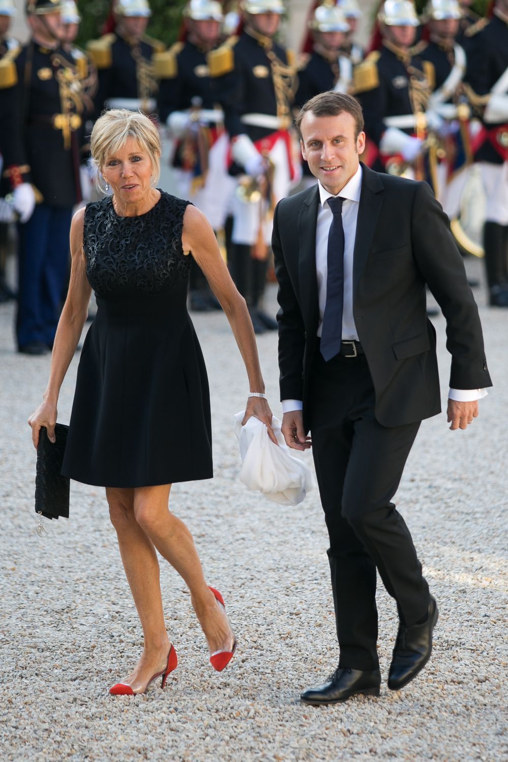 Emmanuel Macron, Presedintele Frantei, si-a cunoscut sotia cand ii era profesoara. Cine e Brigitte Trogneux