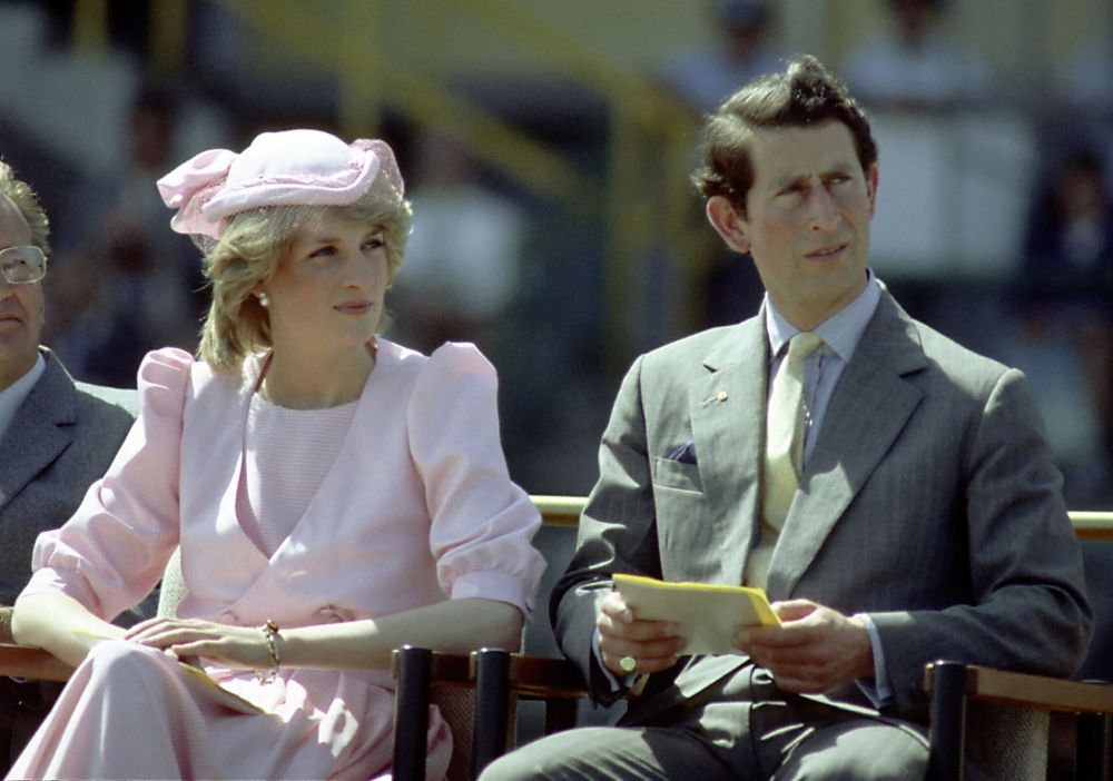 Printesa Diana a vrut sa-si taie venele dupa nunta si s-a aruncat pe scari cand era insarcinata cu Printul William