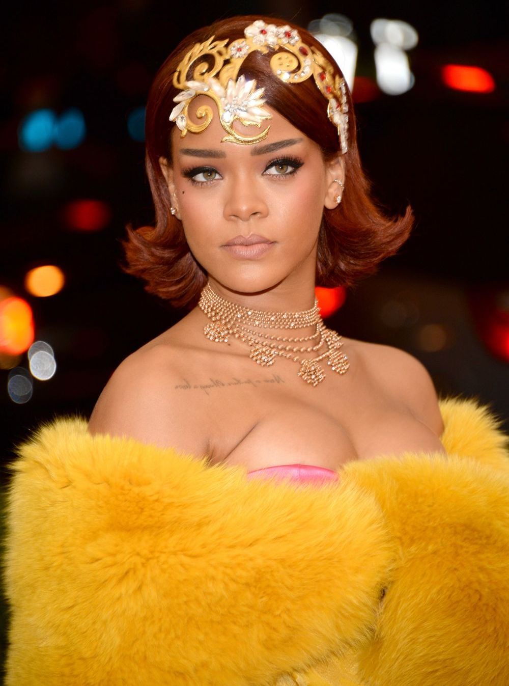 Trebuie sa vezi cu ce este incaltata! Rihanna face ravagii pe internet cu sandalele spectaculoase pe care le poarta