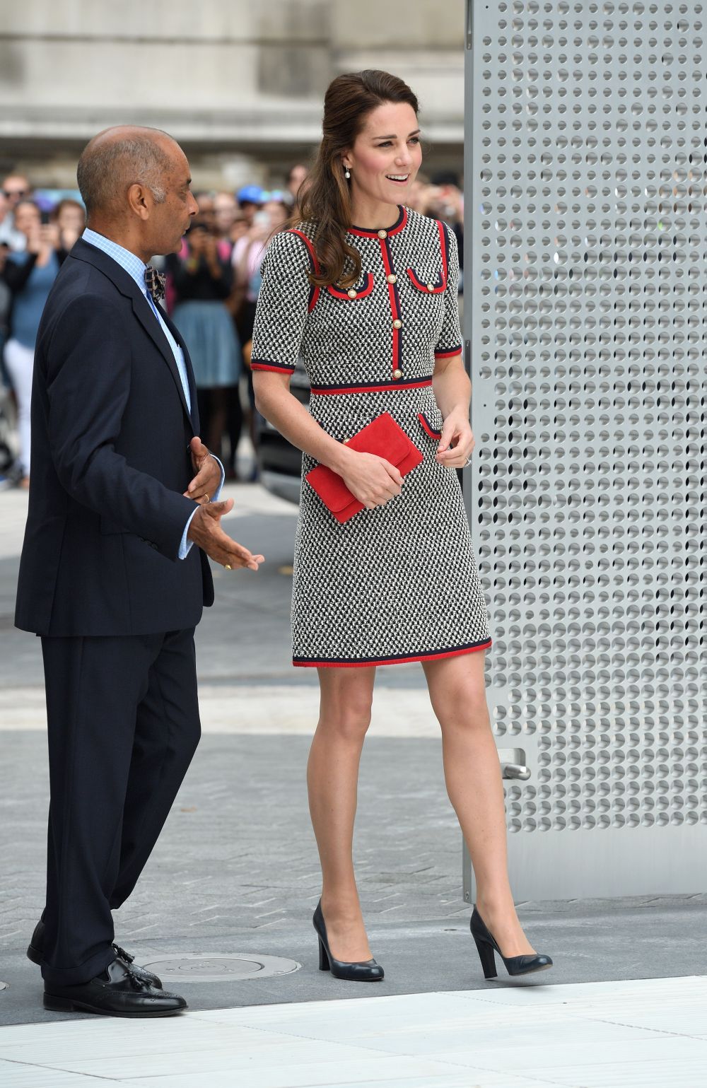 Detaliul ciudat pe care toata lumea l-a observat la genunchiul lui Kate Middleton