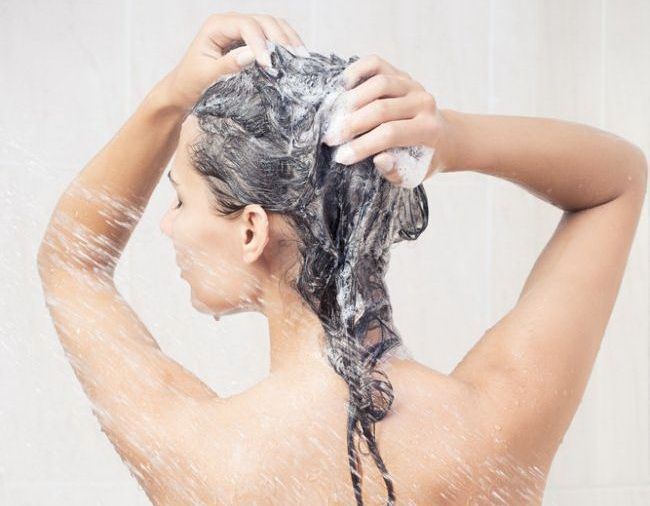 De ce nu ar trebui să-ți lași niciodată părul ud prea mult timp, după ce l-ai spălat