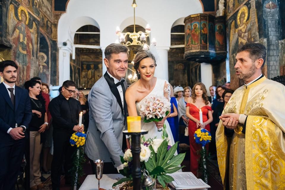 Iulia Albu critică rochia de mireasă a Roxanei Ciuhulescu