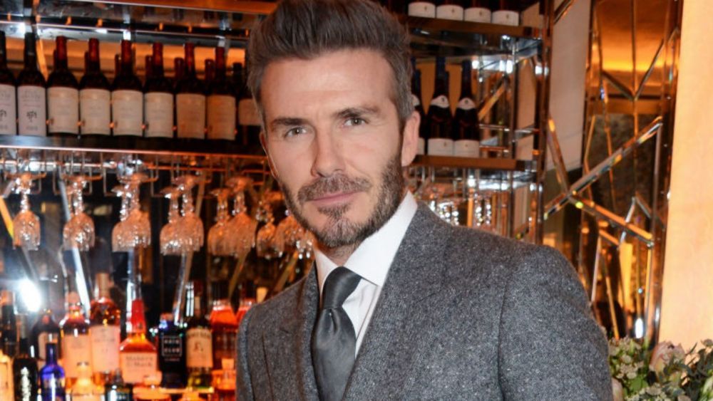 David Beckham a pozat machiat cu fard verde și arată senzațional