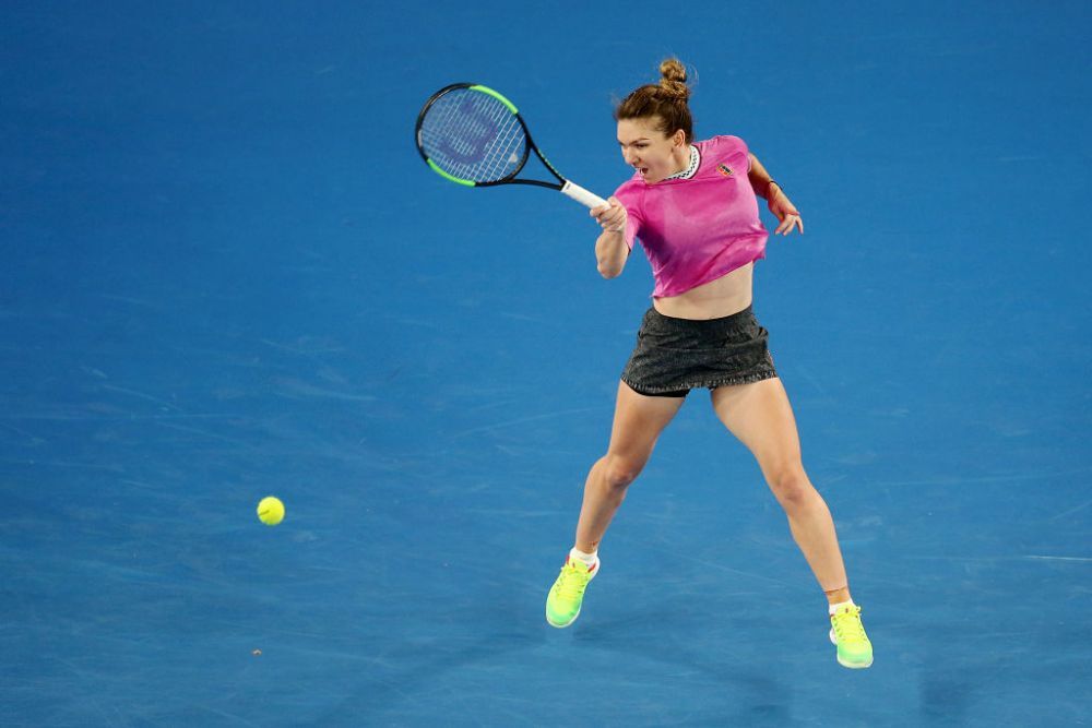 Echipamentul purtat de Simona Halep la Australian Open, criticat de fani: Cum au lăsat-o să se &icirc;mbrace așa?