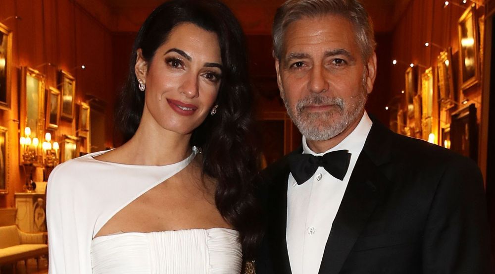 Amal Clooney, apariție ravisantă la Buckingham Palace. Ce ținută a avut