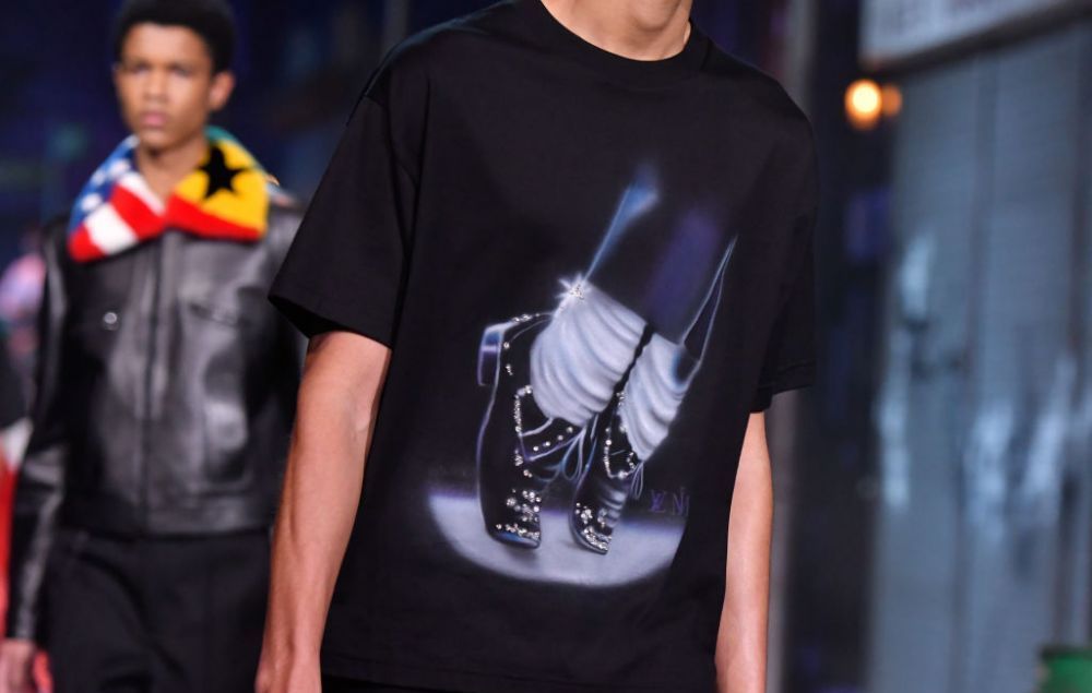 Celebra casă de modă Louis Vuitton renunță la hainele inspirate de Michael Jackson
