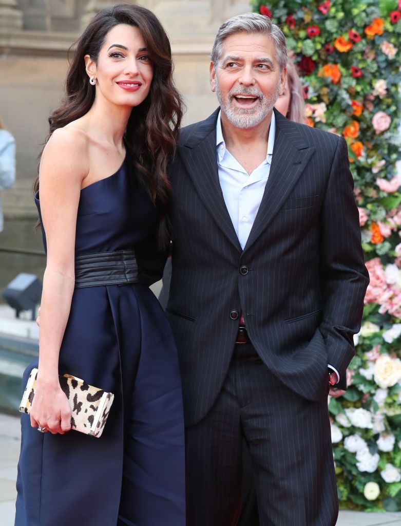 Amal Clooney, superbă &icirc;ntr-o salopetă extrem de stilată