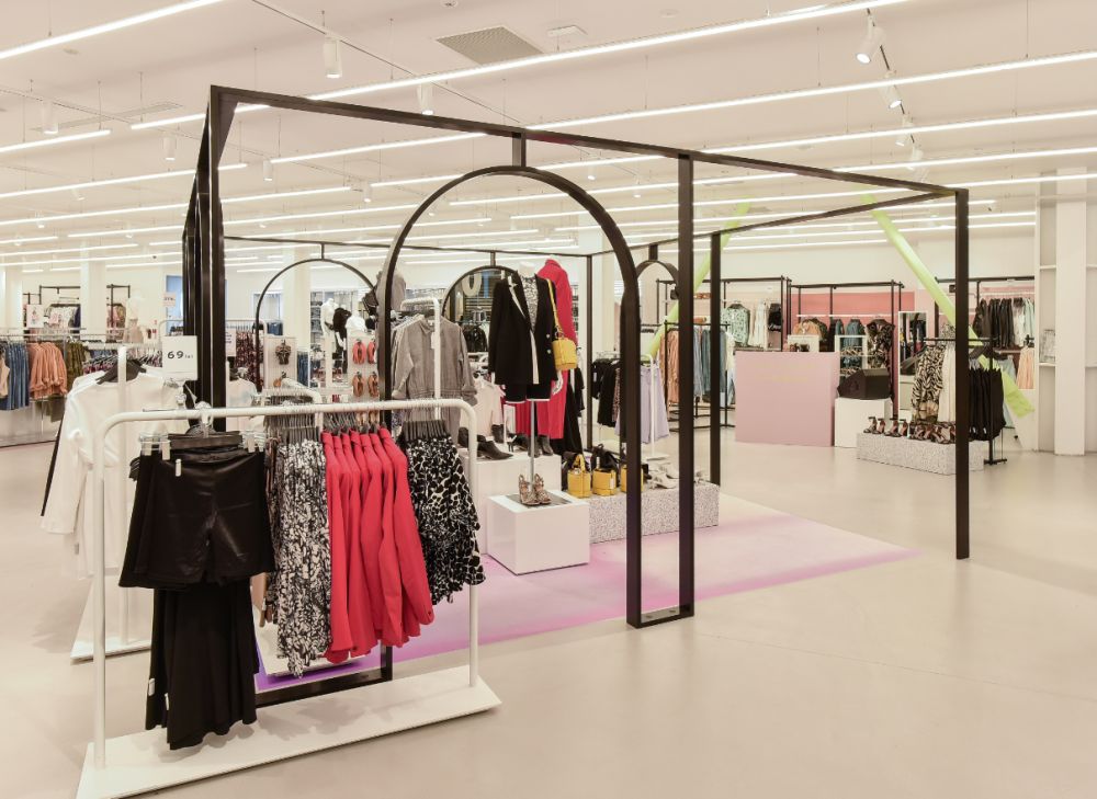 Retailerul britanic Topshop a deschis primul magazin din Rom&acirc;nia