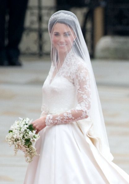 Reacția surprinzătoare a Reginei față de rochia de mireasă a lui Kate: &rdquo;Este oribilă!&rdquo;