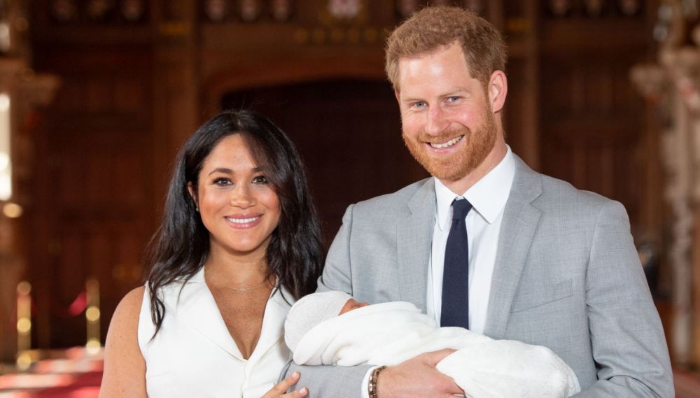 Primele poze cu Meghan și Harry, alături de bebelușul lor regal!