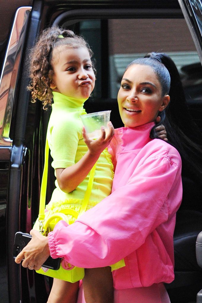 Kim Kardashian a postat prima fotografie cu chipul fiului ei, Psalm. Ce a remarcat toată lumea